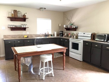 Peaceful Sweetwater Guesthouse for a Tennessee Family Vacation - Sweetwater, Tennessee - glamping.directory