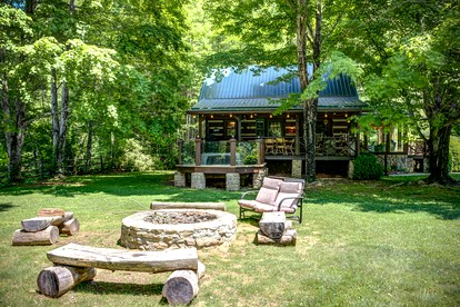 Incredible Cabin with Hot-tub, Fire Pit and Petting Zoo in Sugar Grove, North Carolina - glamping.directory