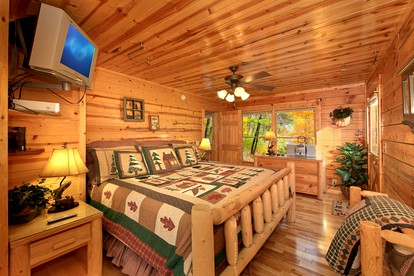 Impressive Cabin with a Private Indoor Pool and Hot Tub in Sevierville, Tennessee - Sevierville, Tennessee - glamping.directory
