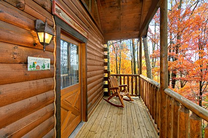 Impressive Cabin with a Private Indoor Pool and Hot Tub in Sevierville, Tennessee - Sevierville, Tennessee - glamping.directory