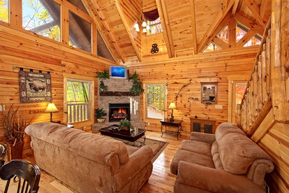 Impressive Cabin with a Private Indoor Pool and Hot Tub in Sevierville, Tennessee - Sevierville, Tennessee - glamping.directory
