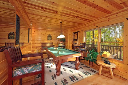 Impressive Cabin with a Private Indoor Pool and Hot Tub in Sevierville, Tennessee - Sevierville, Tennessee - glamping.directory