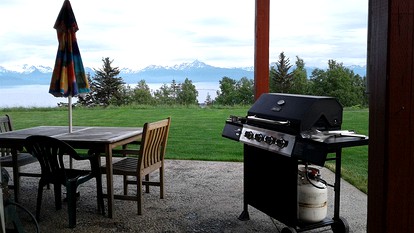 Family-Friendly Vacation Rental with Jaw-Dropping Views in Homer, Alaska - Homer, Alaska - glamping.directory