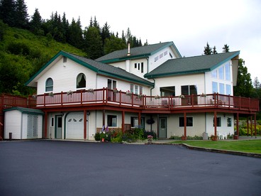 Family-Friendly Vacation Rental with Jaw-Dropping Views in Homer, Alaska - glamping.directory