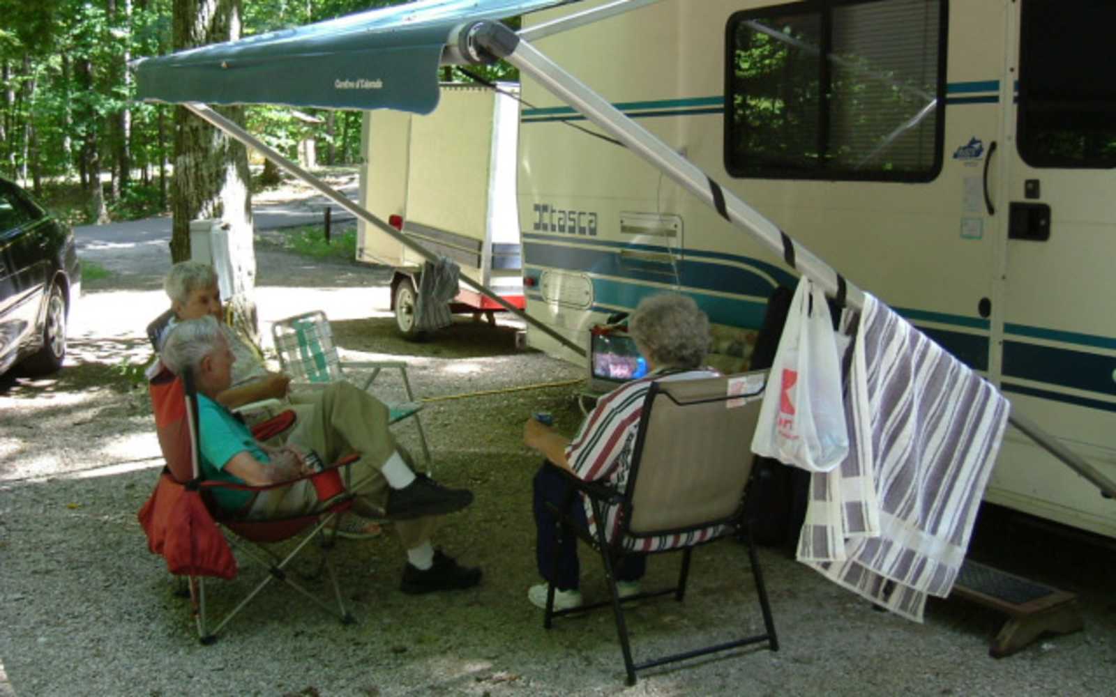 Lakeshore Resort - glamping.directory