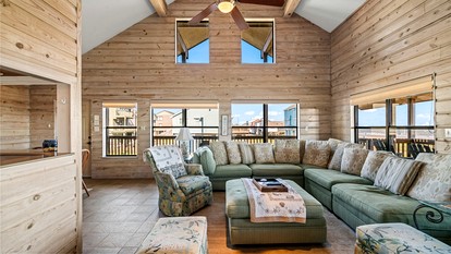 Cozy Beach House with Serene Sea Views for a Perfect Coastal Vacation in Galveston, Texas - Galveston, Texas - glamping.directory