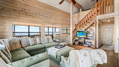 Cozy Beach House with Serene Sea Views for a Perfect Coastal Vacation in Galveston, Texas - Galveston, Texas - glamping.directory