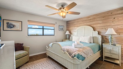 Cozy Beach House with Serene Sea Views for a Perfect Coastal Vacation in Galveston, Texas - Galveston, Texas - glamping.directory