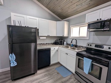Fully-Equipped Tiny House for Four in Oak Hill, Ideal for Nature Getaways in West Virginia - Oak Hill, West Virginia - glamping.directory