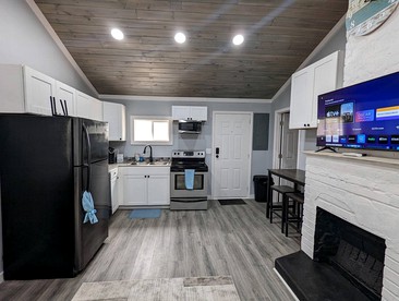 Fully-Equipped Tiny House for Four in Oak Hill, Ideal for Nature Getaways in West Virginia - Oak Hill, West Virginia - glamping.directory