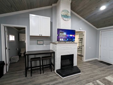 Fully-Equipped Tiny House for Four in Oak Hill, Ideal for Nature Getaways in West Virginia - Oak Hill, West Virginia - glamping.directory