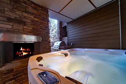 Enjoyable Secluded Cottage with Hot-tub in New Richmond, Wisconsin - New Richmond, Wisconsin - glamping.directory