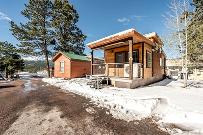Beautiful Tiny Home Nestled in Woodland Park and near Manitou Springs, Perfect for a Weekend Getaway - Woodland Park, Colorado - glamping.directory