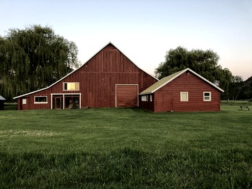 Unique Barn Cabin Rental for 15 People near Hood River, Oregon - glamping.directory