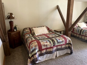 Unique Barn Cabin Rental for 15 People near Hood River, Oregon - Tygh Valley, Oregon - glamping.directory