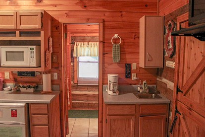 Romantic Cabin with a Jacuzzi in Maggie Valley, North Carolina - Maggie Valley, North Carolina - glamping.directory