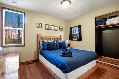 Tranquil Secluded Cabin with Private Deck, Hot-Tub, Pool Table and Views in Ohio - Amanda, Ohio - glamping.directory