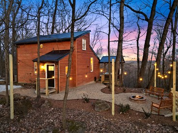 Tranquil Secluded Cabin with Private Deck, Hot-Tub, Pool Table and Views in Ohio - glamping.directory