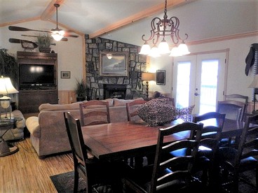 Idyllic Lakefront Log Cabin with Hot Tub and Boat Dock on Lake Ouachita Marina in Mount Ida, Arkansas - Mount Ida, Arkansas - glamping.directory