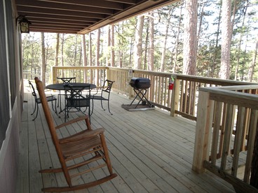 Idyllic Lakefront Log Cabin with Hot Tub and Boat Dock on Lake Ouachita Marina in Mount Ida, Arkansas - Mount Ida, Arkansas - glamping.directory