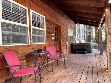 Cozy Cabin Nestled in the Foothills of the Majestic Cascade Mountains with Hot-Tub by Lake Wenatchee For an Outdoor Escape, Washington - Leavenworth, Washington - glamping.directory