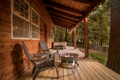 Cozy Cabin Nestled in the Foothills of the Majestic Cascade Mountains with Hot-Tub by Lake Wenatchee For an Outdoor Escape, Washington - Leavenworth, Washington - glamping.directory