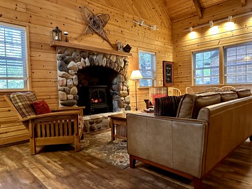 Cozy Cabin Nestled in the Foothills of the Majestic Cascade Mountains with Hot-Tub by Lake Wenatchee For an Outdoor Escape, Washington - Leavenworth, Washington - glamping.directory