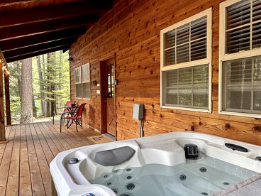 Cozy Cabin Nestled in the Foothills of the Majestic Cascade Mountains with Hot-Tub by Lake Wenatchee For an Outdoor Escape, Washington - Leavenworth, Washington - glamping.directory