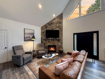 Luxurious Cabin near Cranmore Mountain for an Incredible Family Getaway in Conway, New Hampshire - Conway, New Hampshire - glamping.directory