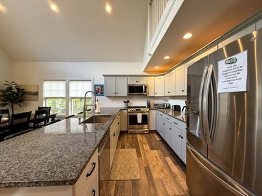 Luxurious Cabin near Cranmore Mountain for an Incredible Family Getaway in Conway, New Hampshire - Conway, New Hampshire - glamping.directory