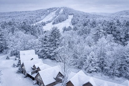 Luxurious Cabin near Cranmore Mountain for an Incredible Family Getaway in Conway, New Hampshire - Conway, New Hampshire - glamping.directory