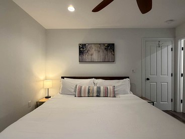 Luxurious Cabin near Cranmore Mountain for an Incredible Family Getaway in Conway, New Hampshire - Conway, New Hampshire - glamping.directory