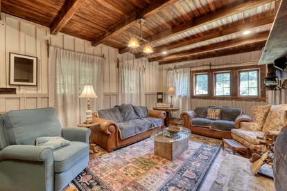Newly Restored Cabin in Dahlonega, Georgia, Surrounded by Wineries and Cozy Nature - glamping.directory