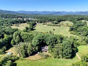 Newly Restored Cabin in Dahlonega, Georgia, Surrounded by Wineries and Cozy Nature - Dahlonega, Georgia - glamping.directory