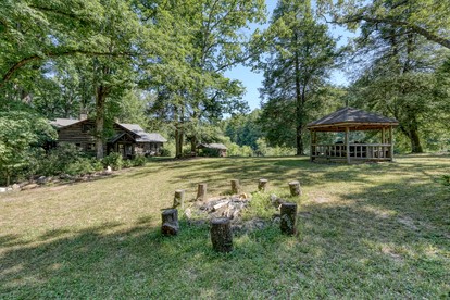 Newly Restored Cabin in Dahlonega, Georgia, Surrounded by Wineries and Cozy Nature - Dahlonega, Georgia - glamping.directory