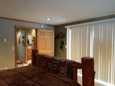 Gorgeous Cabin Rental on 10 Acres in Coeur D'Alene Mountains, Idaho - Pinehurst, Idaho - glamping.directory