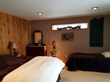 Gorgeous Cabin Rental on 10 Acres in Coeur D'Alene Mountains, Idaho - Pinehurst, Idaho - glamping.directory