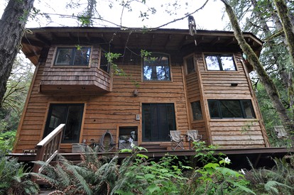Remarkable Environmentally-Friendly Cabin in Secluded Woodlands near Pacific Ocean, Oregon - glamping.directory