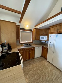 Cozy Lake Front Cabin with Private Beach Access and Stunning Views of Sebago Lake in Frye Island, Maine - Standish, Maine - glamping.directory