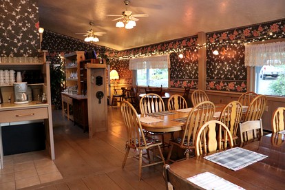 Warm and Cozy Rooms at a Secluded Bed and Breakfast in Northern Washington - Tonasket, Washington - glamping.directory