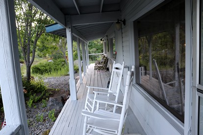 Warm and Cozy Rooms at a Secluded Bed and Breakfast in Northern Washington - Tonasket, Washington - glamping.directory