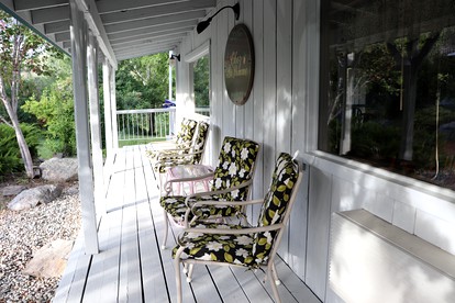 Warm and Cozy Rooms at a Secluded Bed and Breakfast in Northern Washington - Tonasket, Washington - glamping.directory