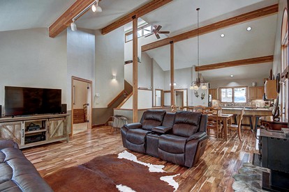 Rustic Family Cabin with Hot-Tub and Foosball in Breckenridge, Colorado - Breckenridge, Colorado - glamping.directory
