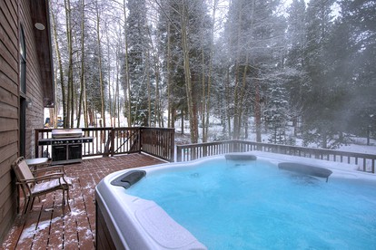Rustic Family Cabin with Hot-Tub and Foosball in Breckenridge, Colorado - Breckenridge, Colorado - glamping.directory