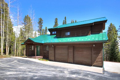 Rustic Family Cabin with Hot-Tub and Foosball in Breckenridge, Colorado - glamping.directory