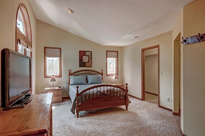 Rustic Family Cabin with Hot-Tub and Foosball in Breckenridge, Colorado - Breckenridge, Colorado - glamping.directory