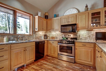Rustic Family Cabin with Hot-Tub and Foosball in Breckenridge, Colorado - Breckenridge, Colorado - glamping.directory