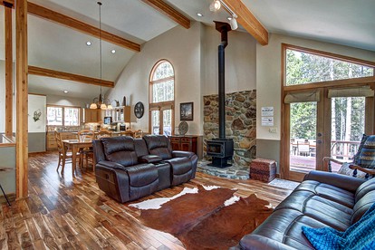Rustic Family Cabin with Hot-Tub and Foosball in Breckenridge, Colorado - Breckenridge, Colorado - glamping.directory