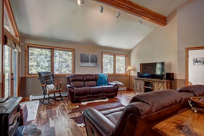 Rustic Family Cabin with Hot-Tub and Foosball in Breckenridge, Colorado - Breckenridge, Colorado - glamping.directory