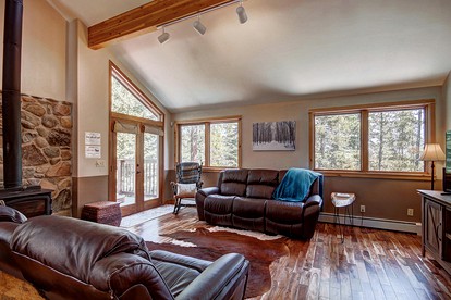 Rustic Family Cabin with Hot-Tub and Foosball in Breckenridge, Colorado - Breckenridge, Colorado - glamping.directory
